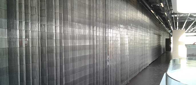 Curtains in metal mesh